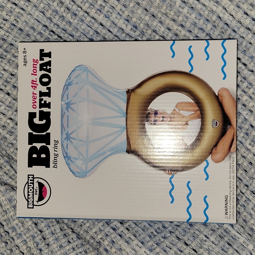 NWOT Ring Float